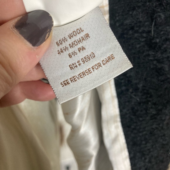 Vintage textured wool mohair blazer with raccoon fur collar and cuffs - Picture 6 of 7